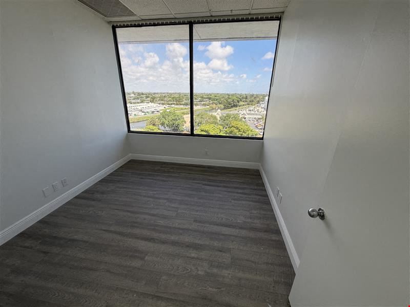 2692 SF Suite 600 Professional and Medical Office Space