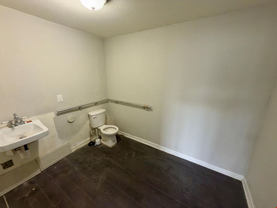 Freestanding Retail Building | Corner Lot