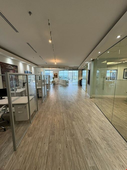 Metropolitan Suite 607