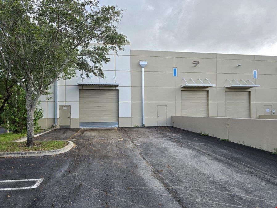 1 Dock High and 1 Drive in Door-Coral Springs