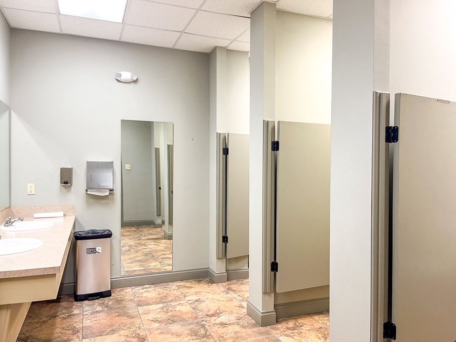 Updated Office with I-10 Frontage & Signage Potential