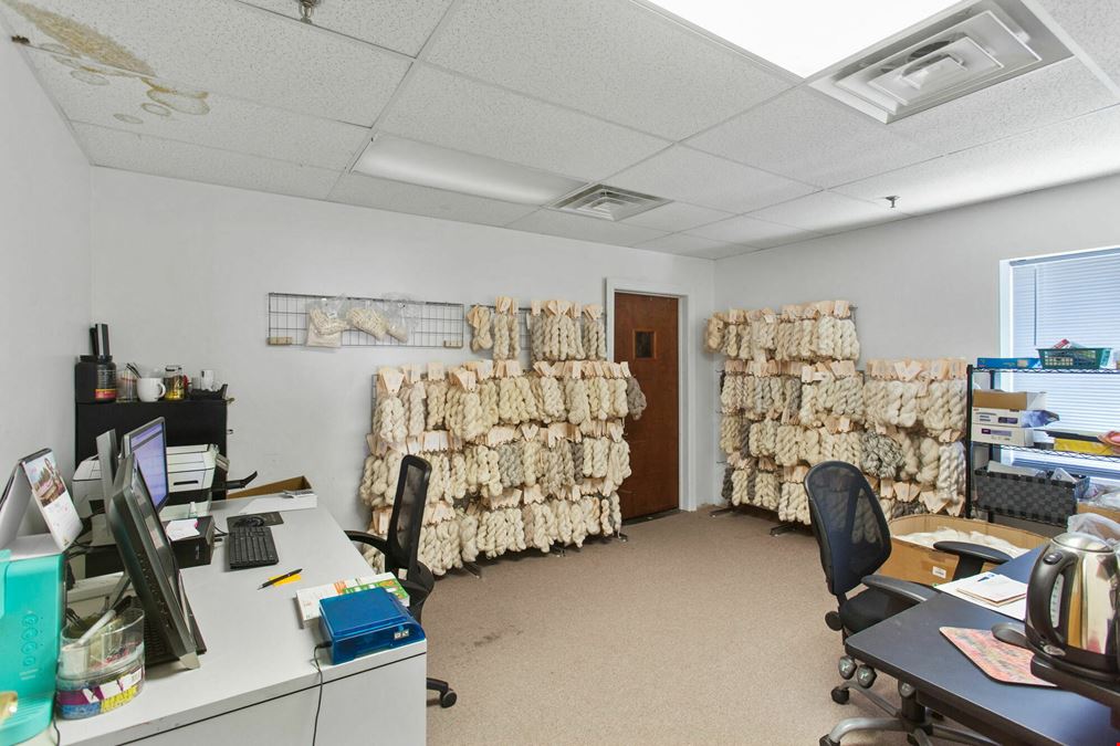 FLEXIBLE INDUSTRIAL SUBLEASE WITH OFFICE & WAREHOUSE SPACE NEAR I-64