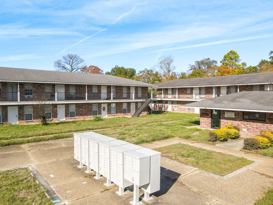 REO 183-Unit Apartment Complex: Pine Square Apartments