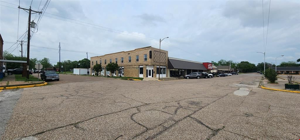 401 E Commerce St