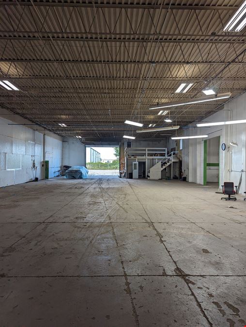 ±23,300 SF Industrial Warehouse with Fenced Yard