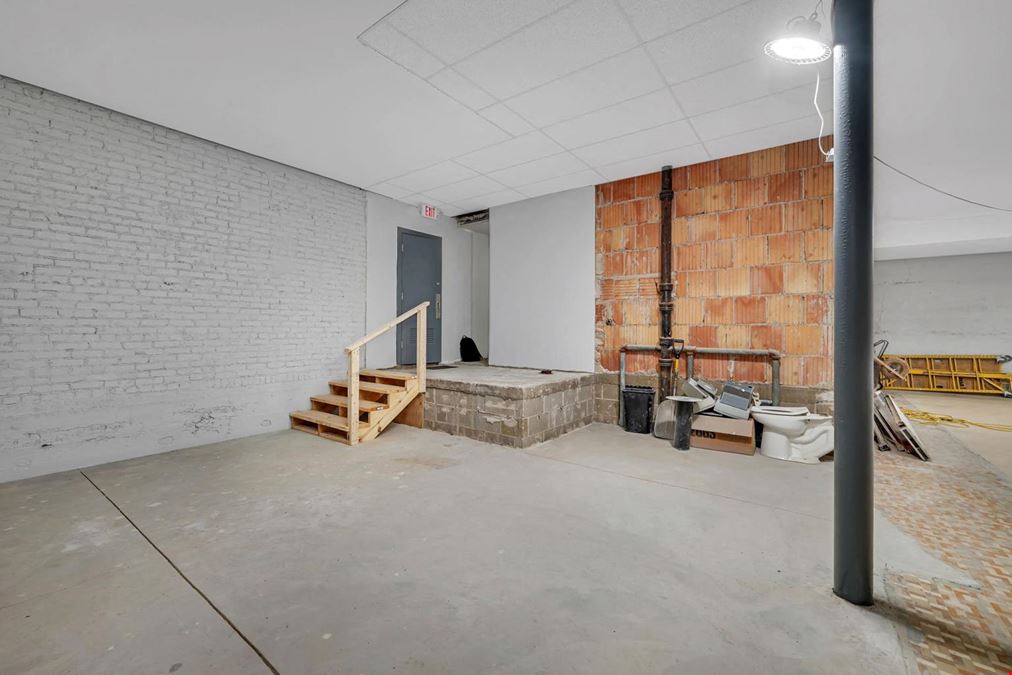 31 W Downer Pl, Suite B02, Aurora, IL 60506