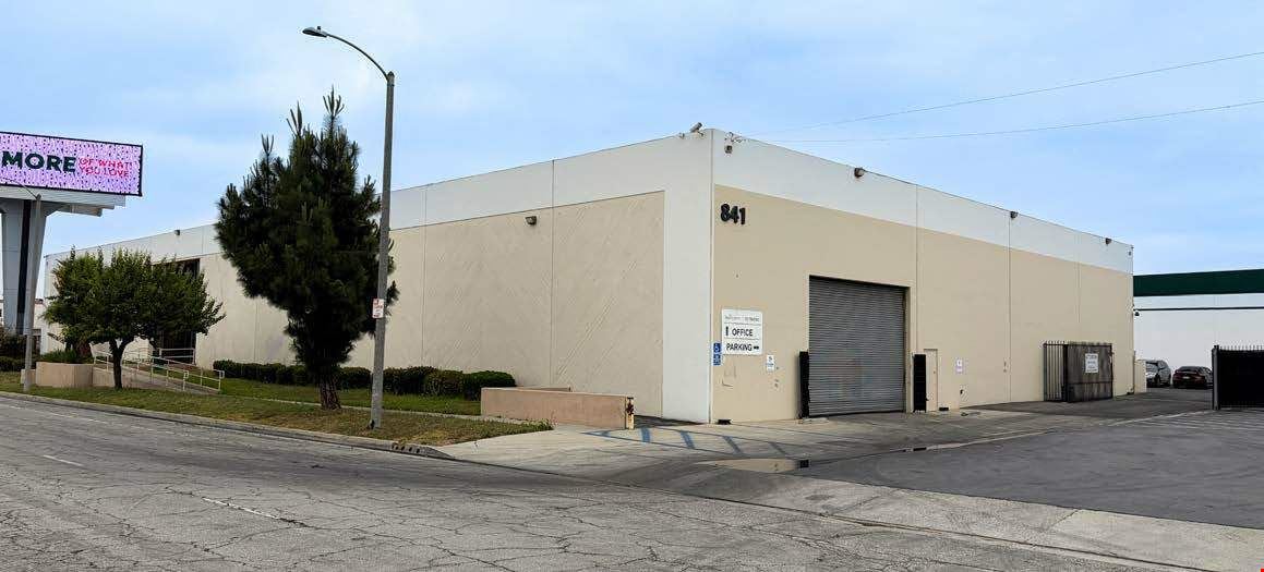 841 E Artesia Bl