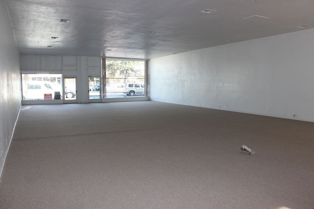 Retail/Office Storefront Building - TI's Available