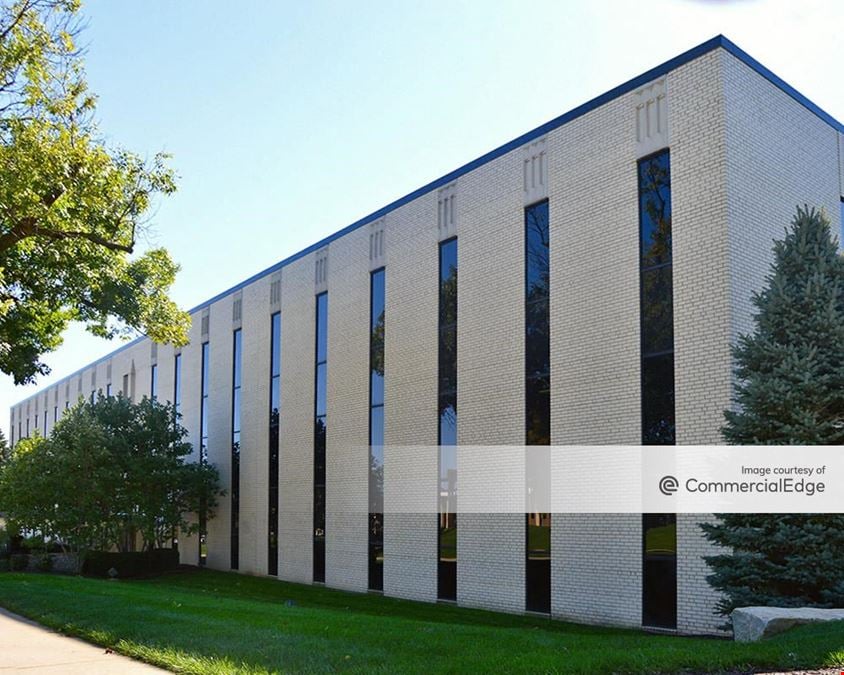Cloverleaf Building 6