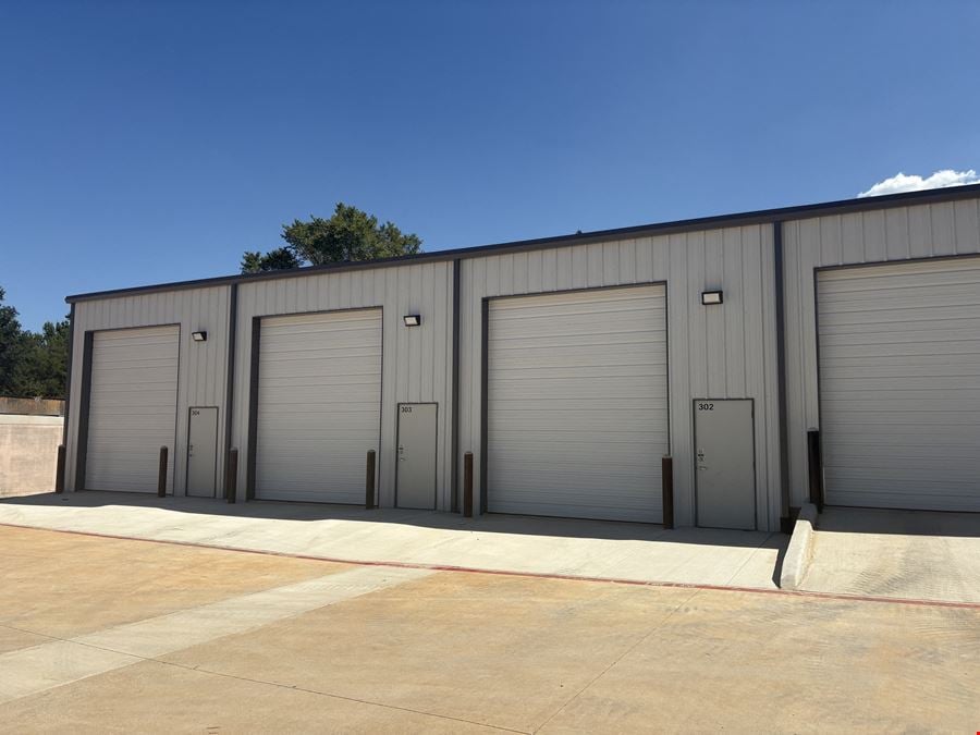 124 Golf Ave.  |  Tyler, TX 75702 Industrial Warehouse Unit