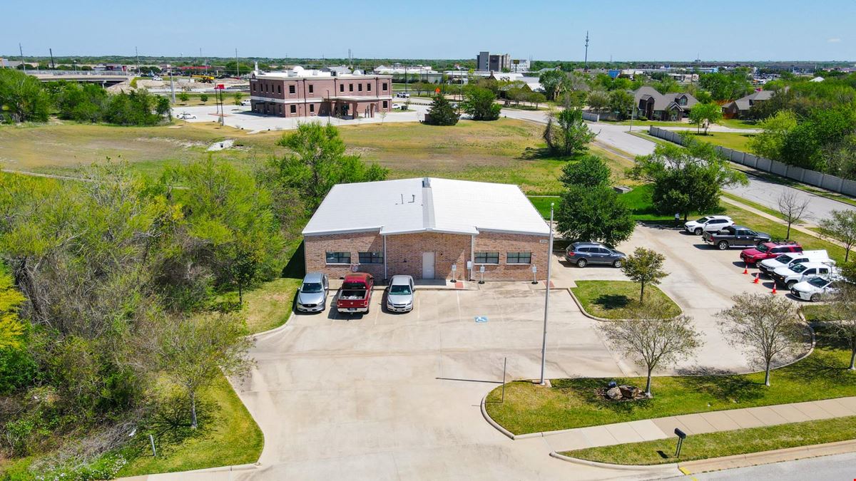 2131 W Briargate Dr