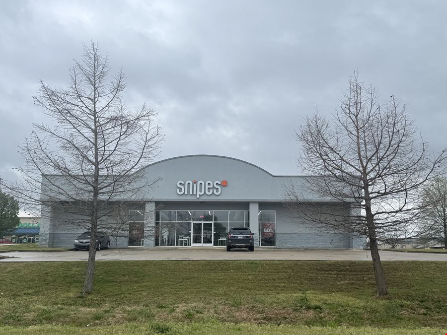 Single Tenant Retail Investment - Snipes Shoe Store - Batesville, MS