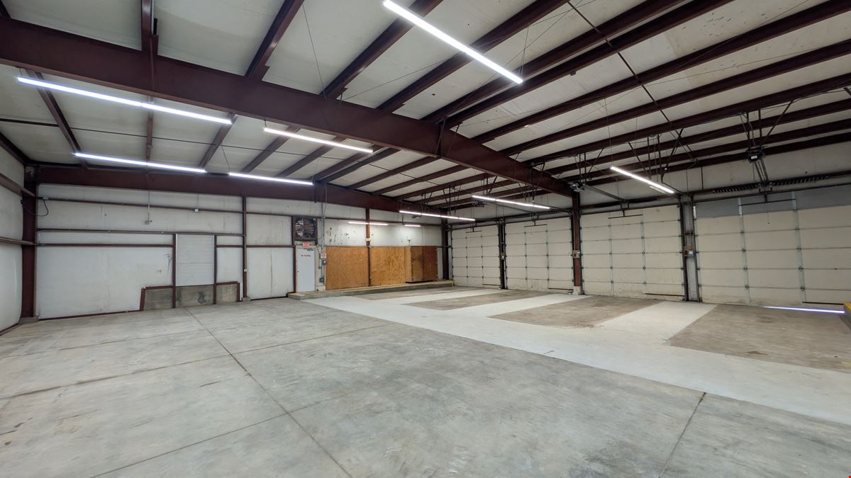 SERVICE BUILDING ON 1.9± ACRES