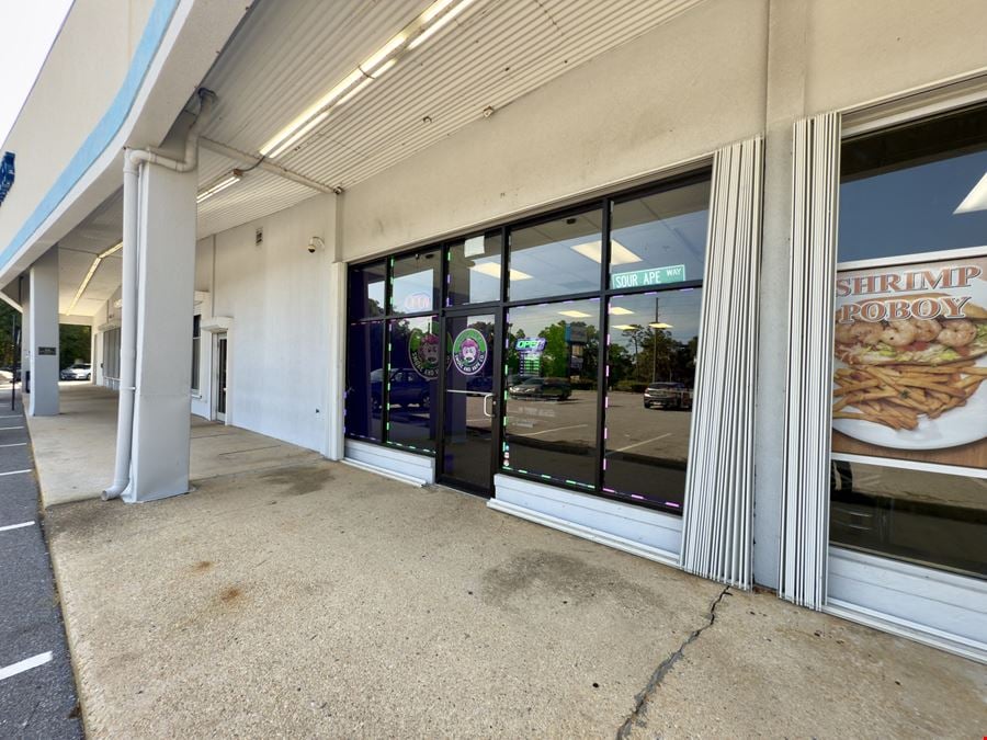 High-Visibility Retail Space on Barrancas Ave – 1,900 SF Available