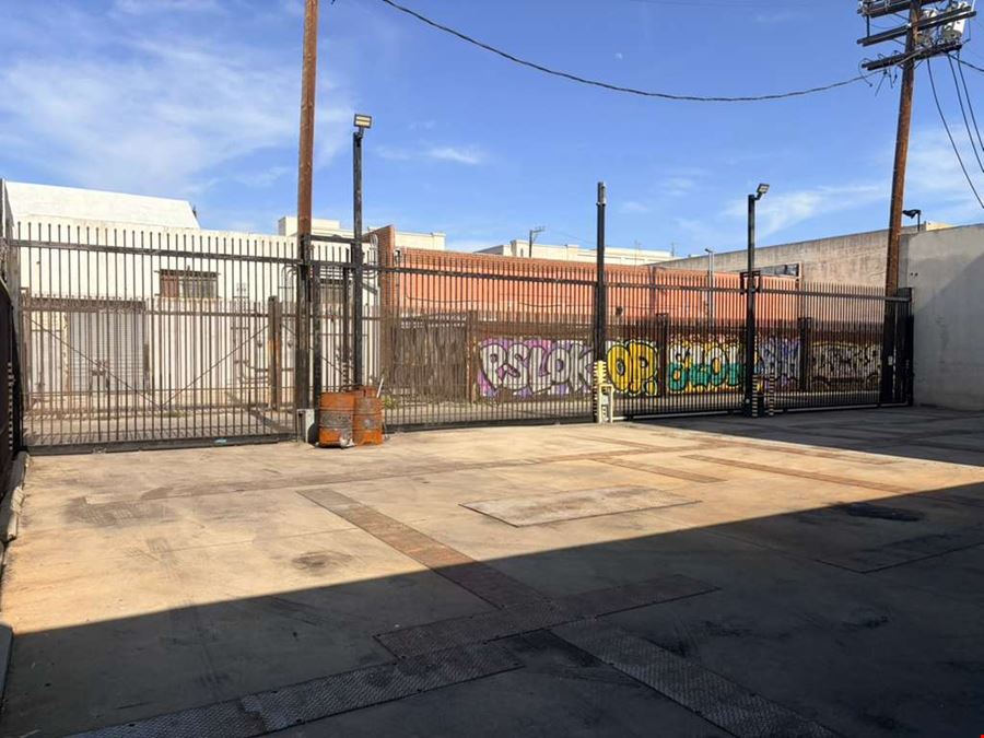 781 E 14th Pl 