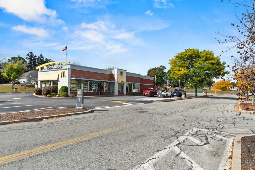 Cranston, RI - Independence Park Shopping Center