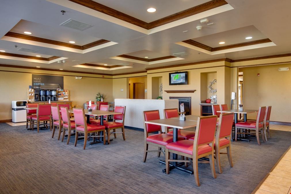 REIT Sale | Holiday Inn Express & Suites Mattoon Illinois