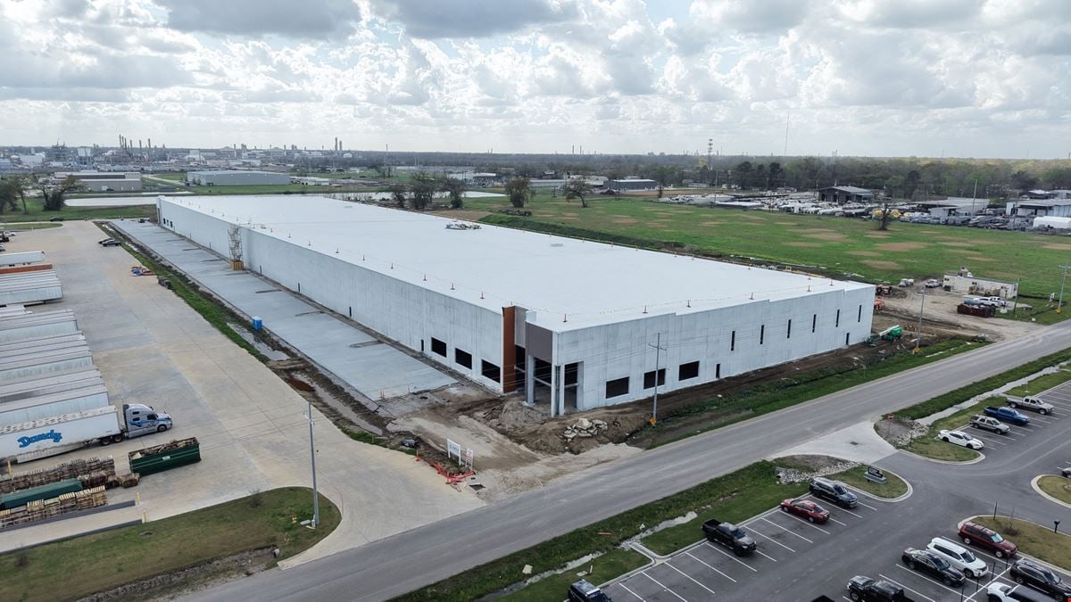 Bldg 2 @ RIVERMARK 185