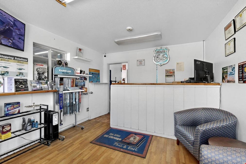 VERSATILE RETAIL/ WAREHOUSE PROPERTY