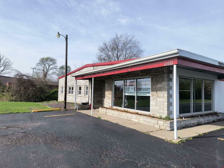 Crown Point Warehouse and Showroom