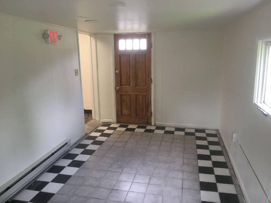 1300 SQFT Retail/Office Space for Lease 