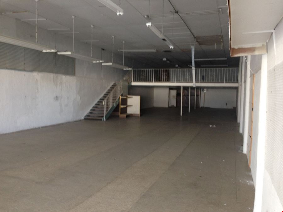 Nice Downtown Retail/Office Space For Lease