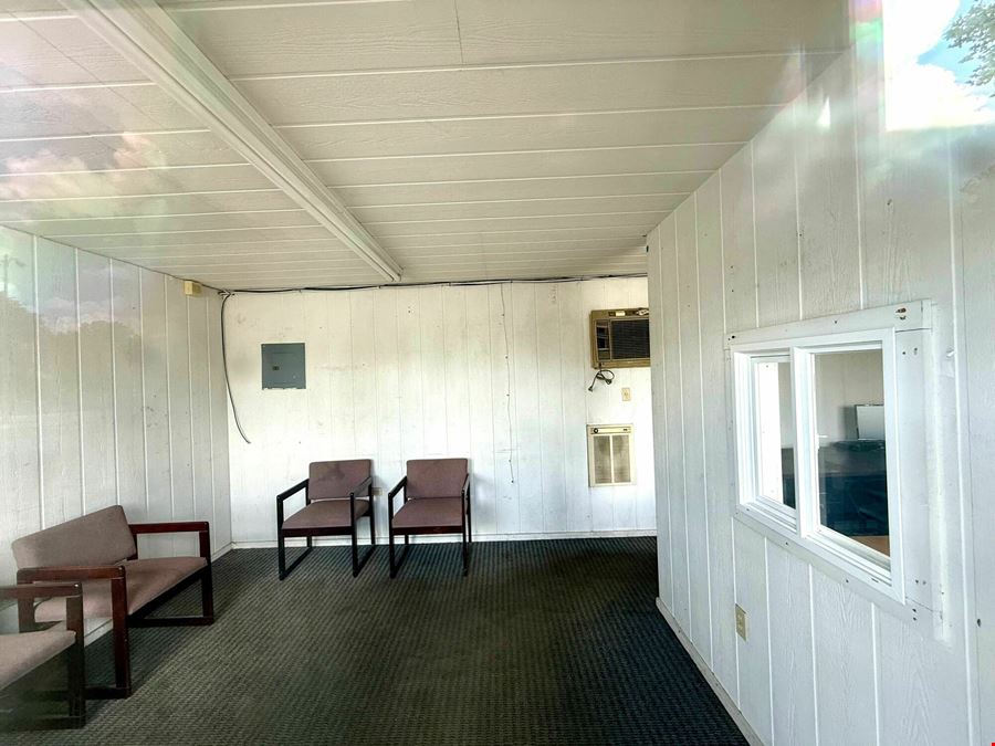 1,581 SF on .48 Acres Zoned HC in NW Springfield