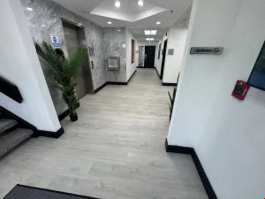 892 SF Suite 202 PROFESSIONAL & MEDICAL OFFICE SPACE FOR LEASE