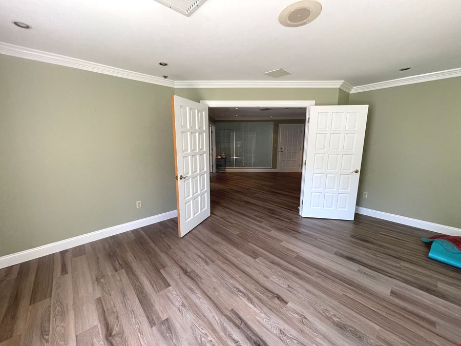 Professional Office Space - Farmington CT - Across from Devonwood Estates!