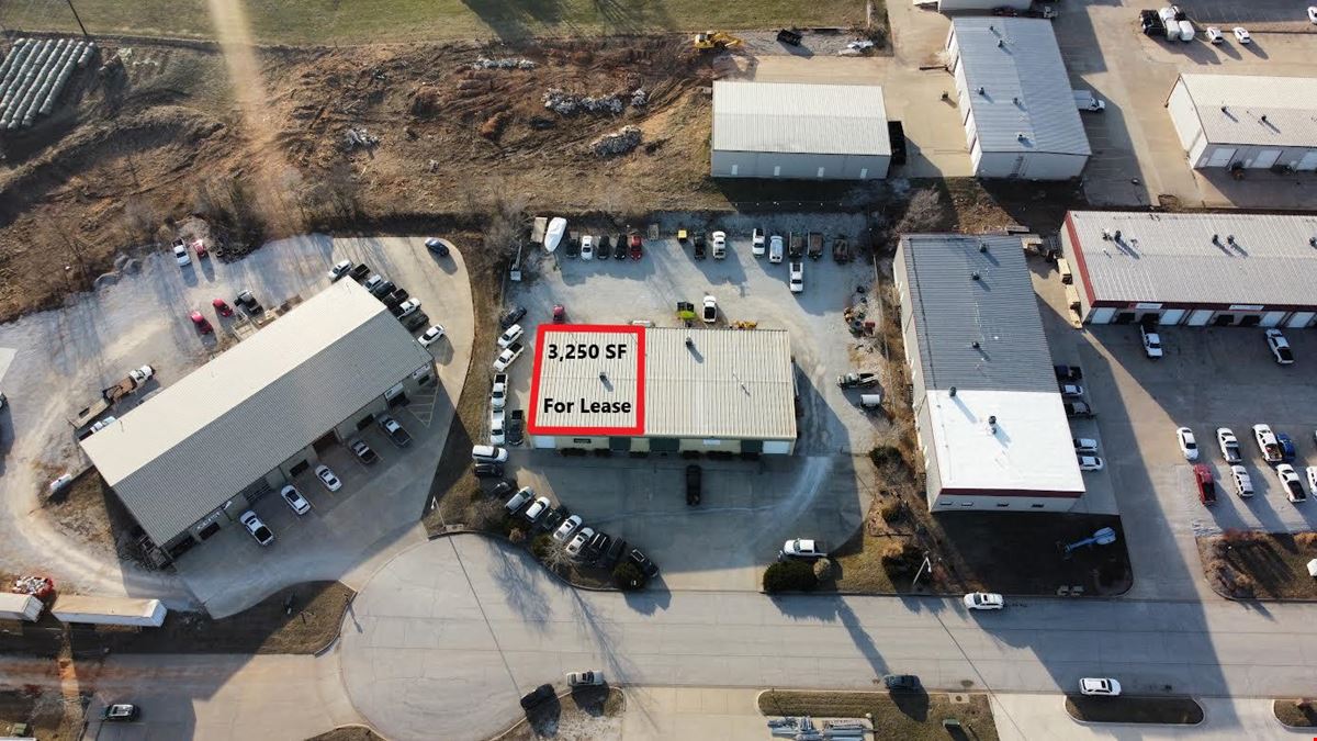 FOR LEASE: 3,250 SF OFFICE/WAREHOUSE