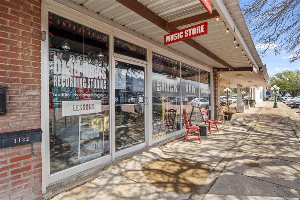 1132 Main St