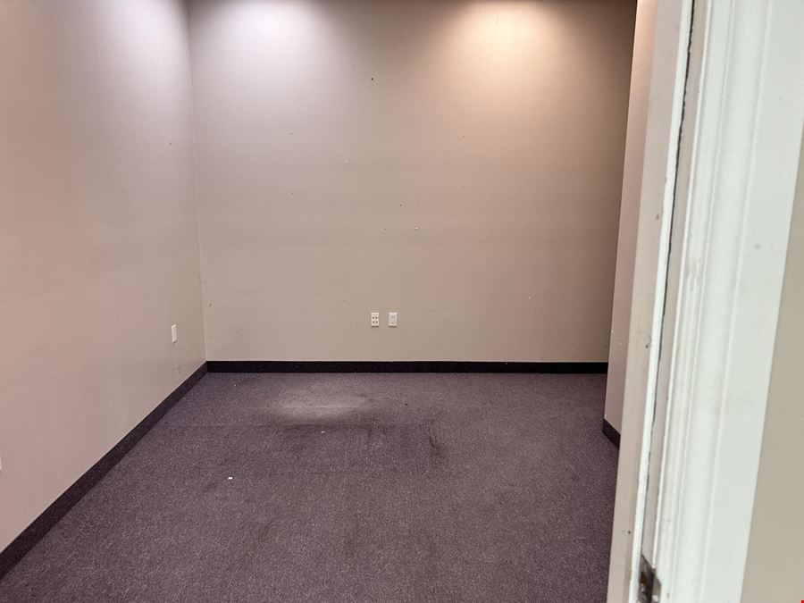 25 Lesmill Rd, North York, ON M3B 2T3