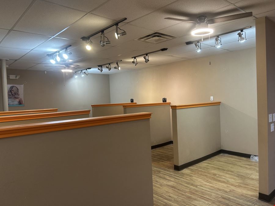 Roman Oaks Shopping Center - Suite B