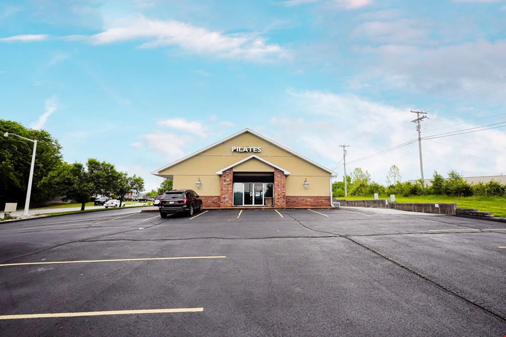 1,100 SF Retail / Office Spaces For Lease in Ozark