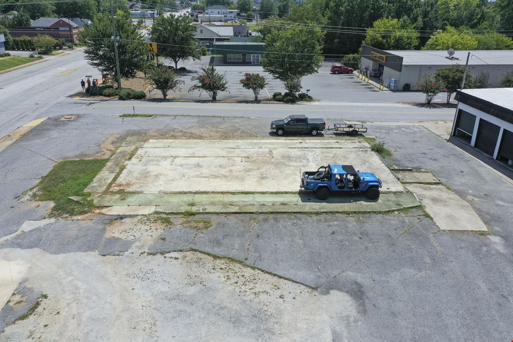 1601 N Main St