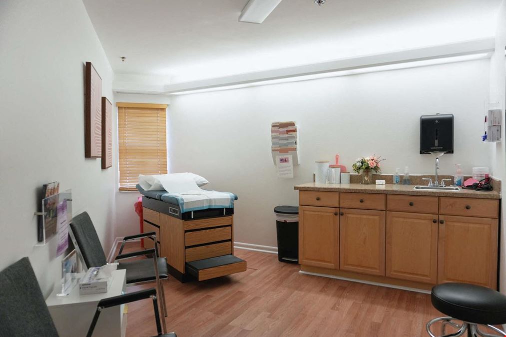 1617 S Tuttle Ave - Medical Office