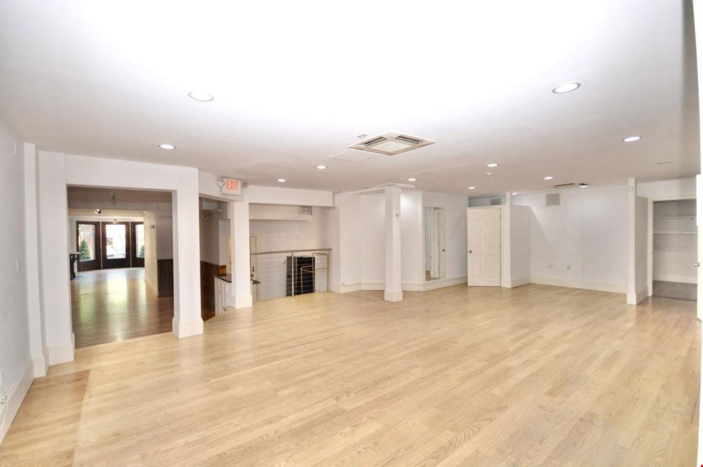 218 Newbury St