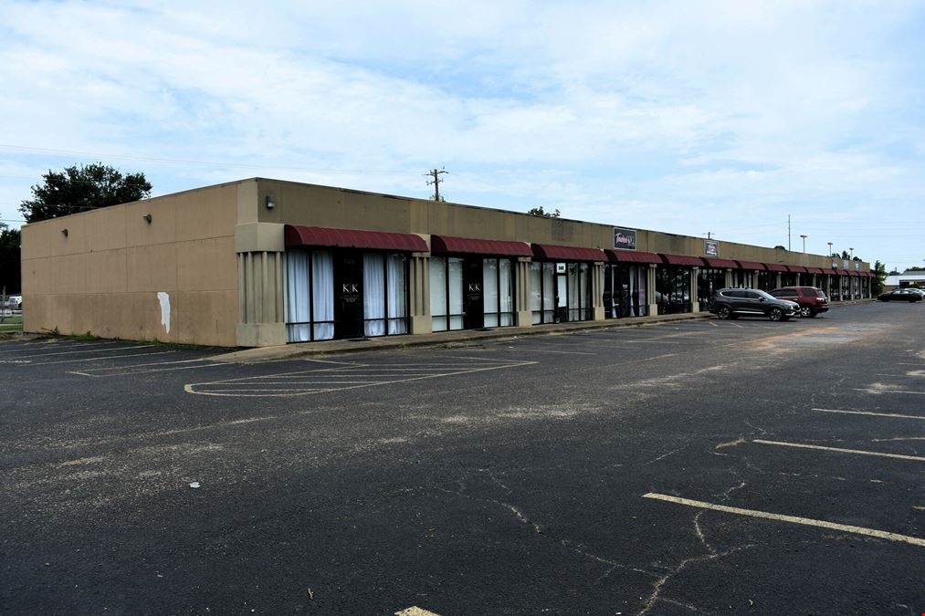 100-156 Mendel Pkwy. - 17,516 SF, 15-unit Retail Strip Center