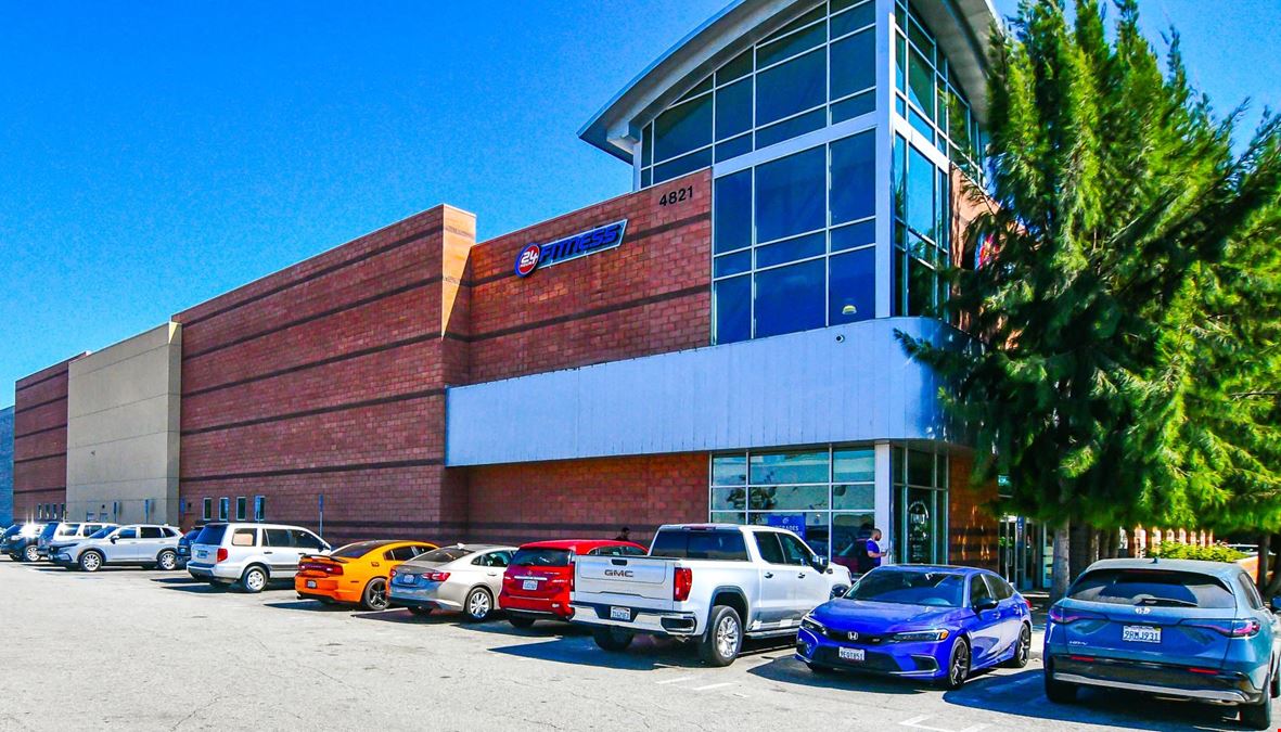 Chipotle + IHOP | Candlewood Shops @ Lakewood Center | NNN Credit