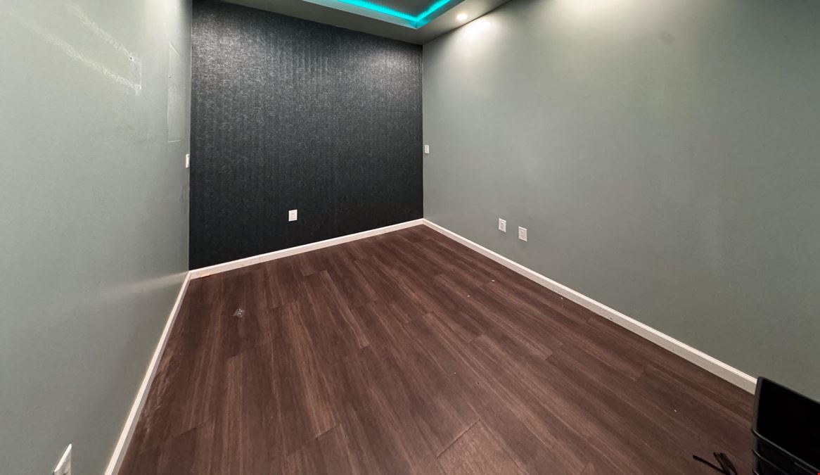 1,300 SF | 1143 Fulton Street | Retail Space with Glass Frontage & Basement for Lease