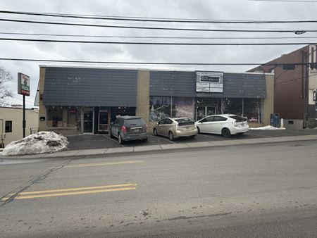 Preview of Retail space for Rent at 996-1000 Greentree Rd