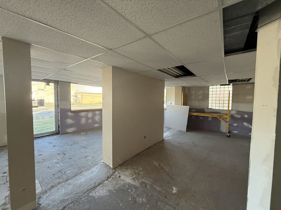 Industrial Zoned Warehouse in City of Lansing For Sale