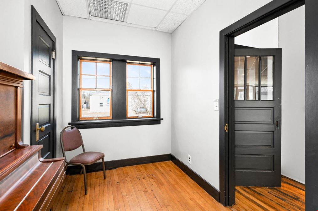 Solid Retail Location|113 W 7th Ave Floodwood, MN 55736
