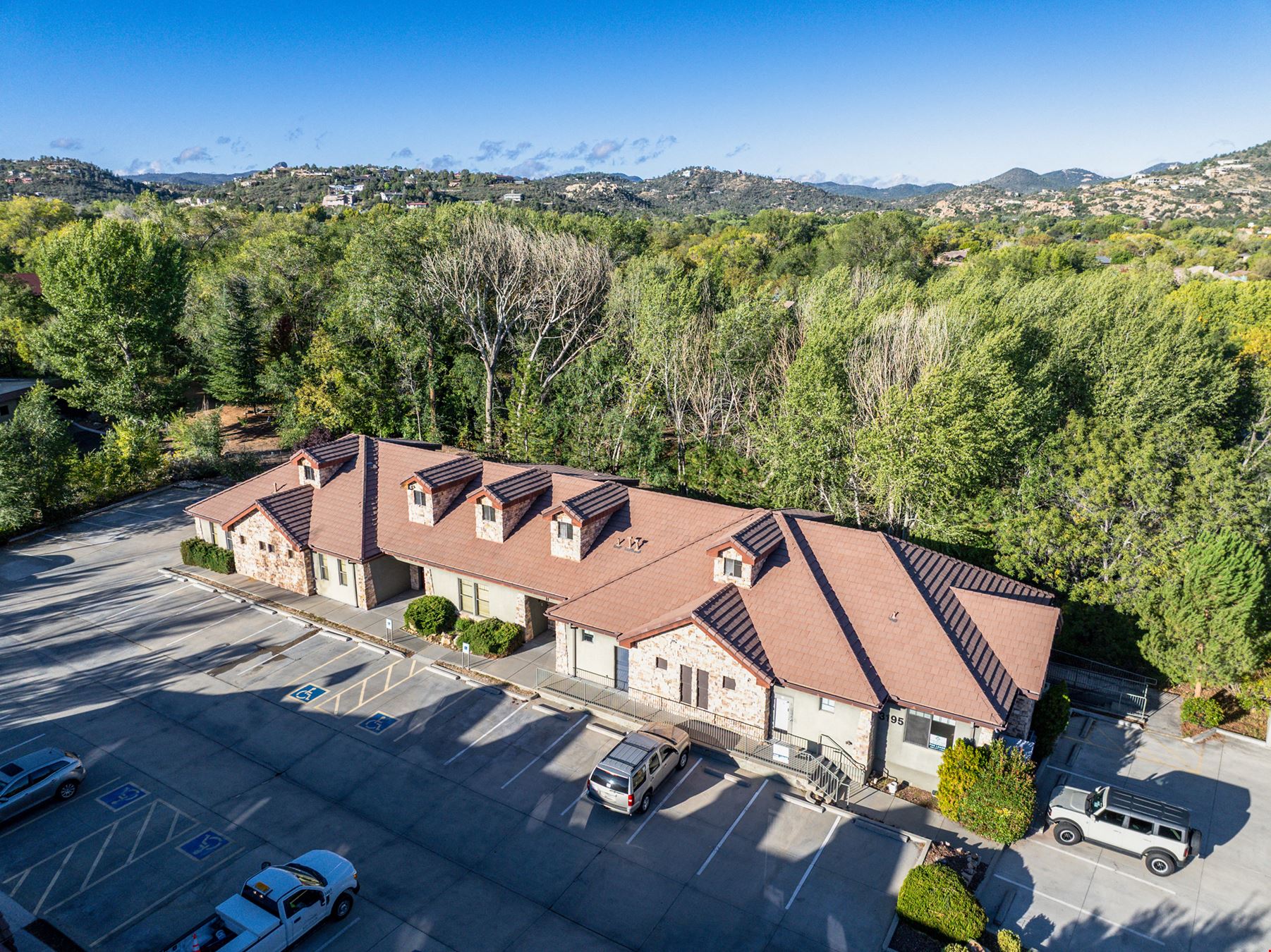 The Crossings at Willow Creek Business Park