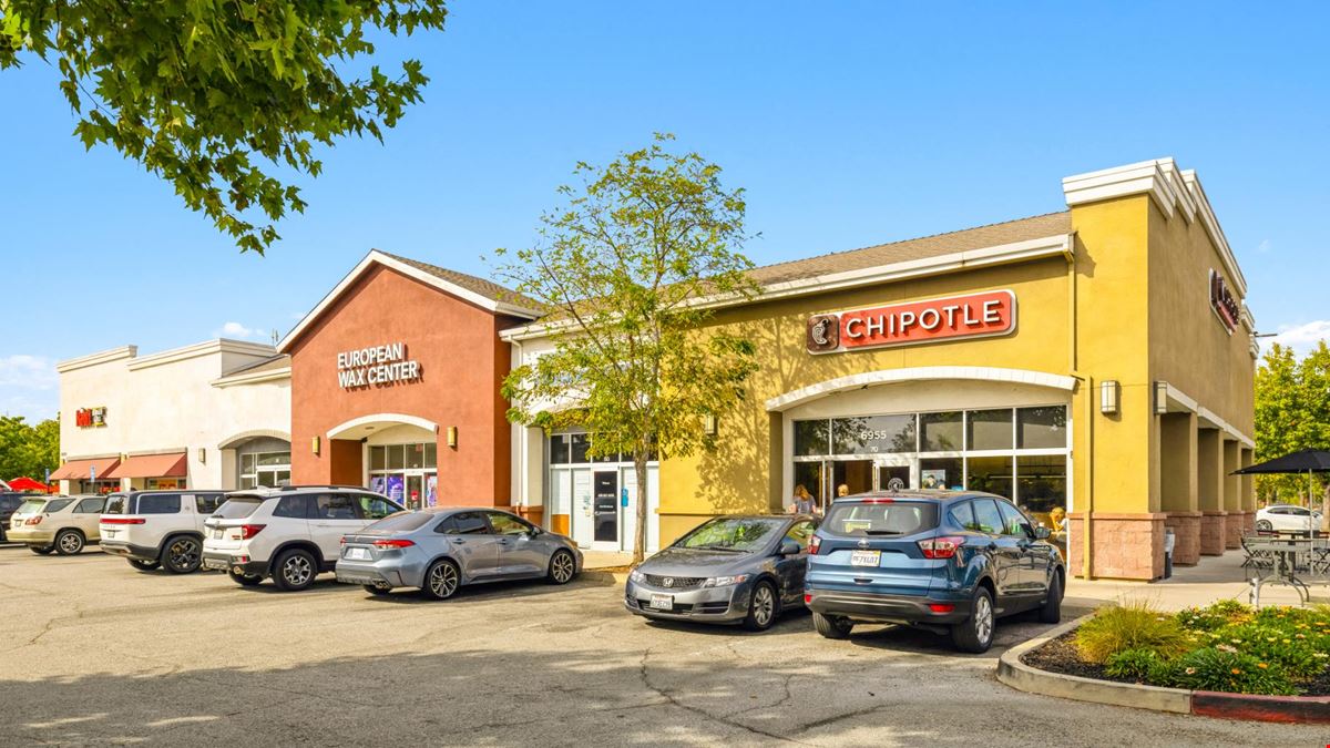 Chipotle, Habit Burger & Shops at Gilroy Crossing