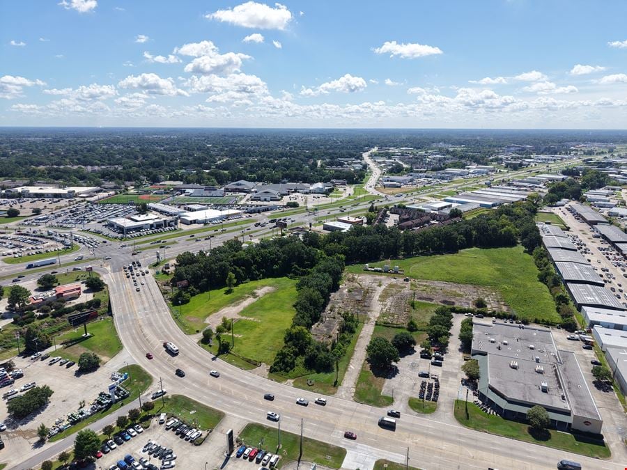 Retail Pad on High Profile Siegen Lane