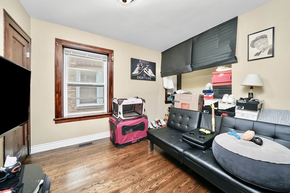 6933 S Washtenaw
