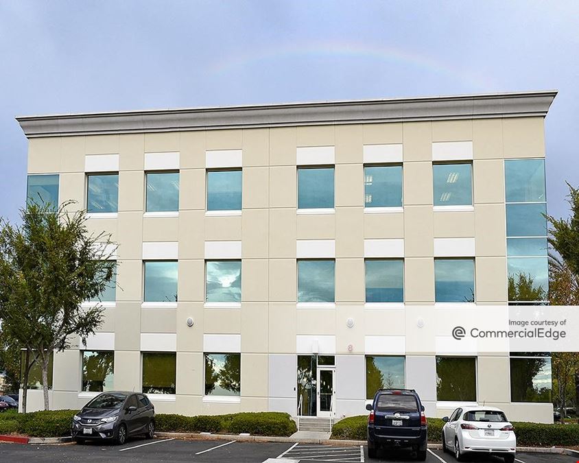 Gateway Corporate Center - 21680 Gateway Center Drive