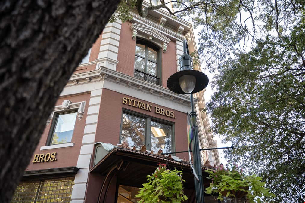 1500 Main St