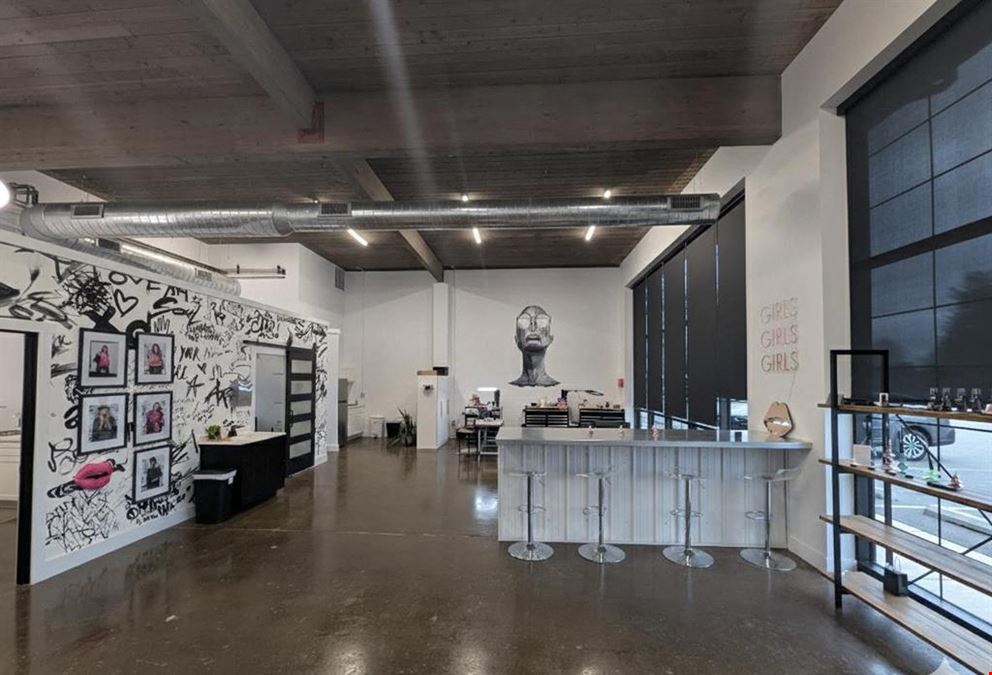6035 N Knoxville Ave - Suites 103  & 105